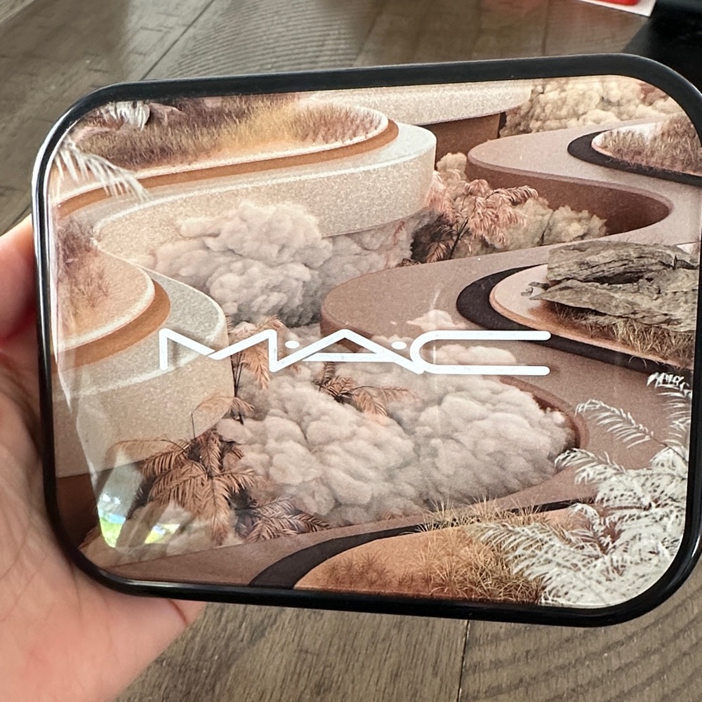 MAC Connect in Colour Eye Shadow Palette
